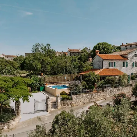 Lilly Willa Višnjan